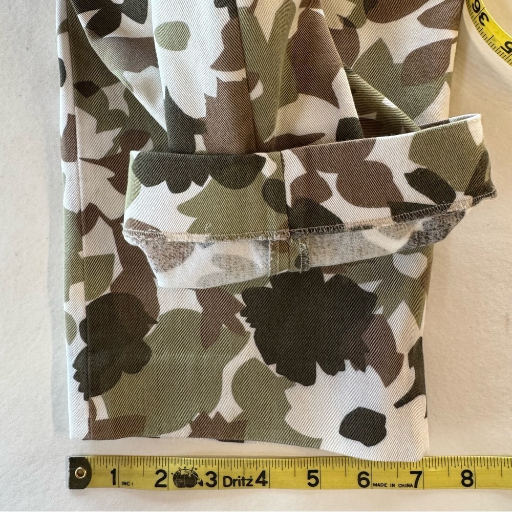 KORS MK Smooth Front Y2K Floral Camo Cropped Pants (4) - Picture 10 of 16